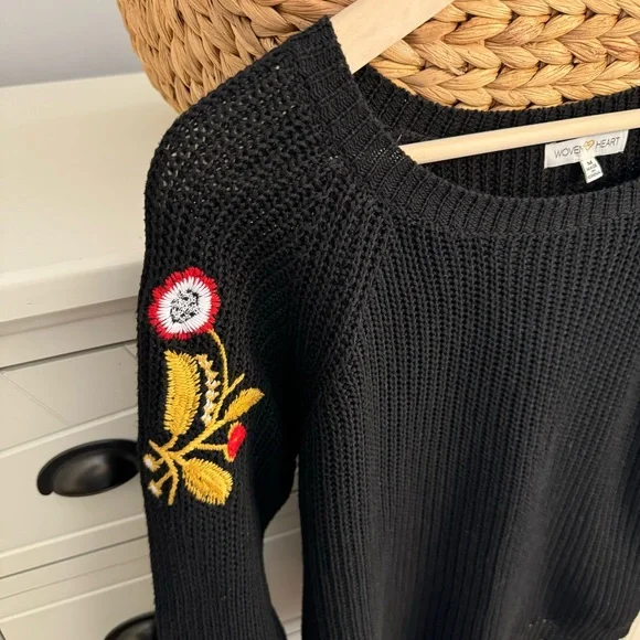 Embroidered Sleeve Gold Floral Black Knit Woven Heart Crew Neck Sweater Medium - Picture 2 of 9